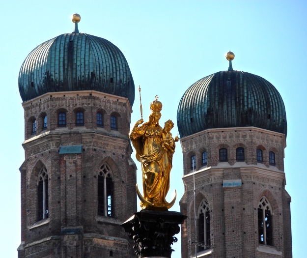These are Munich's most famous landmarks - the towers of the Frauenkirche and the Mariensäule
