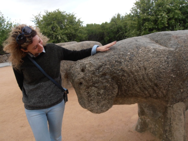 Noelia showing the ancient beast some lovin' ;-)