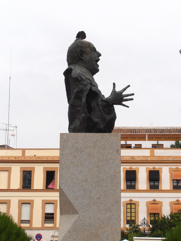 Sevilla Statue with bird